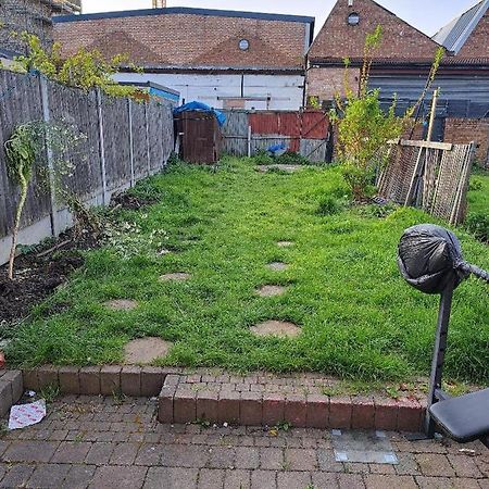 Single Bedroom Near London Seven Kings Train Station Илфорд Экстерьер фото